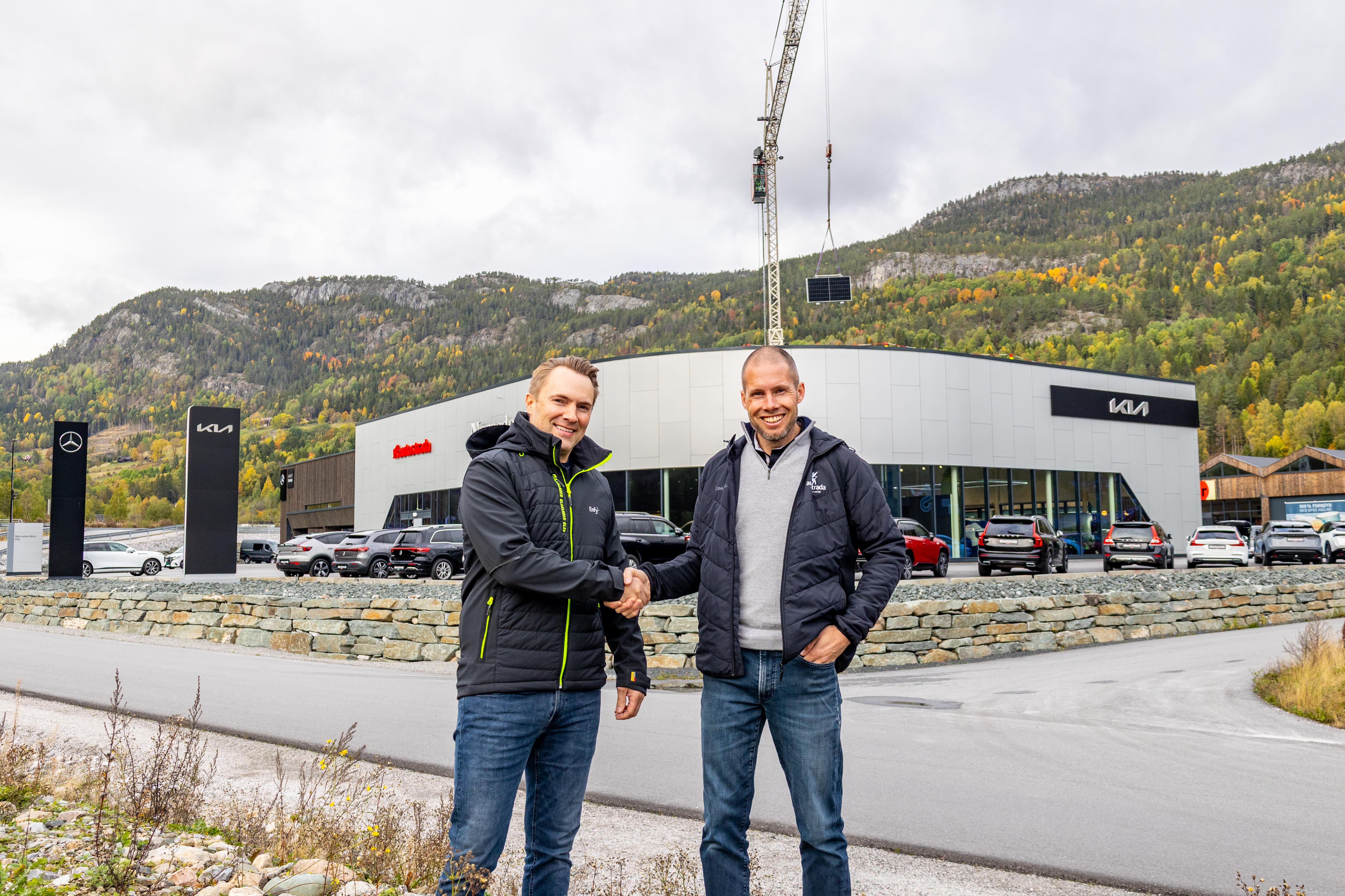 Frode A. Larsen COO i Enfy og Terje Nordstoga daglig leder ved Autostrada Seljord.