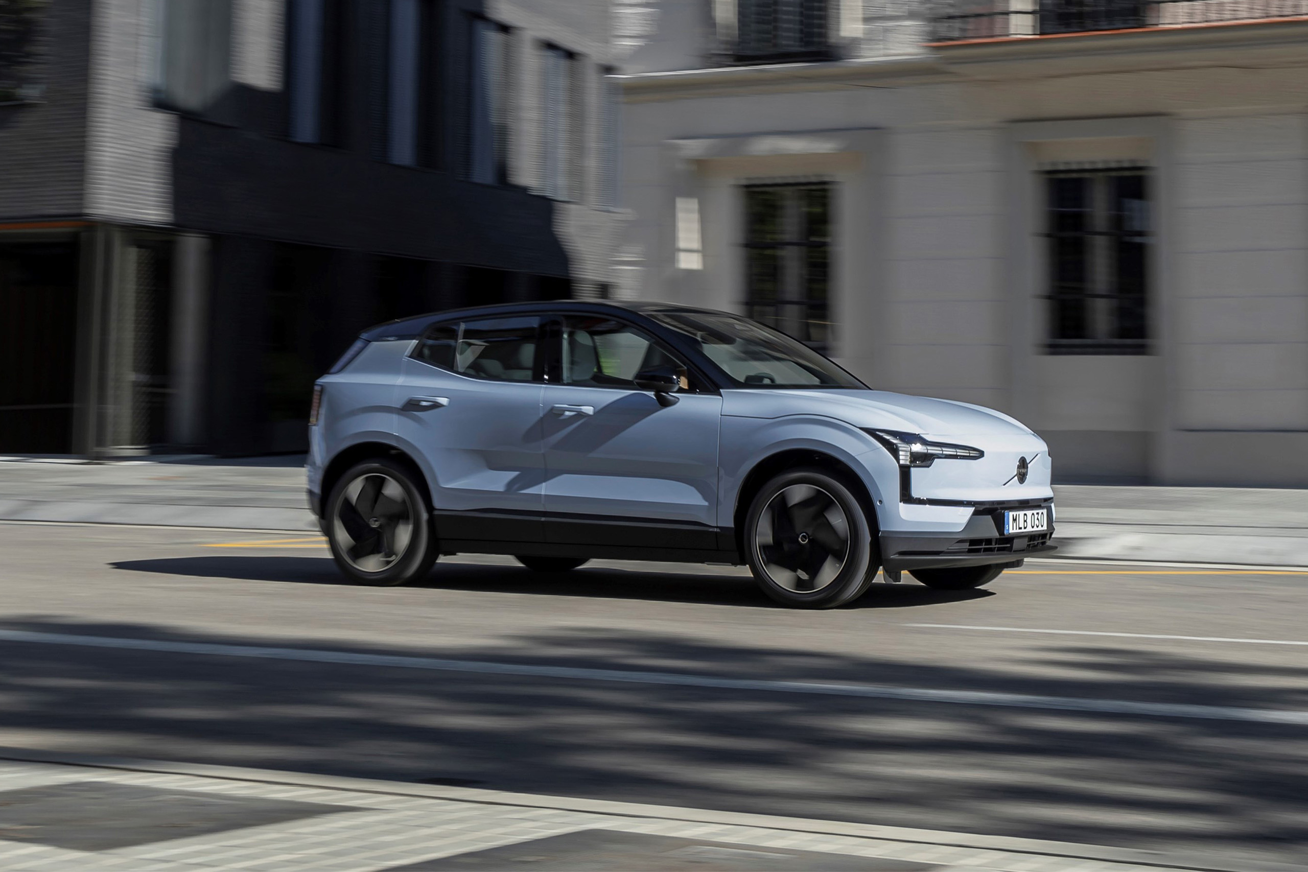 318896_Volvo_EX30_Cloud_Blue_Exterior-2